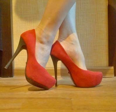ukrainian woman red high heels